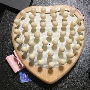 NWOT MAELYS TEASE-ME CELLULITE BODY BRUSH